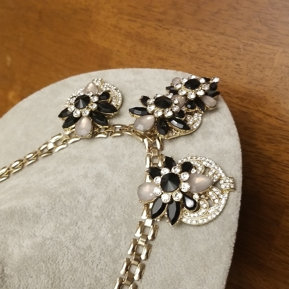 Beautiful. Statement. Necklace - Picture 6 of 8